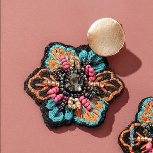 🌸 Brand New Beaded Flower Design Earrings